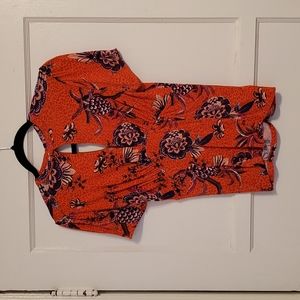 Free People short sleeve keyhole blouse. Orange printed pattern. Size S. EUC